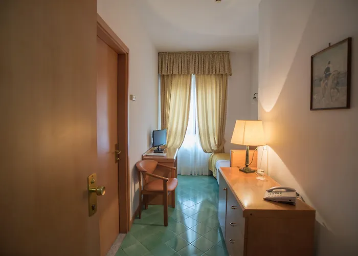 玛丽亚别墅酒店 4*