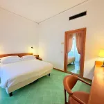 فندق Maria 4*